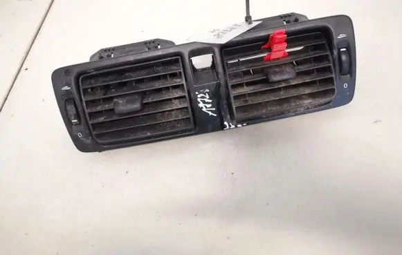 Volvo V50 Dash center air vent grill y01144