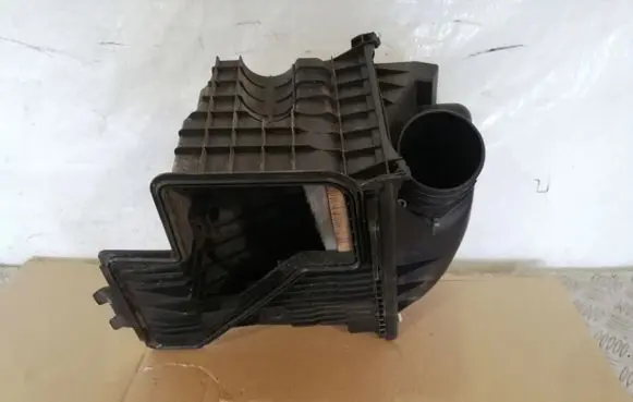 BMW 7 E65 E66 Air filter box cover 7541060