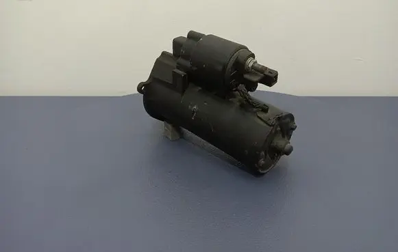 Volkswagen PASSAT B5 Starter motor 069911023H