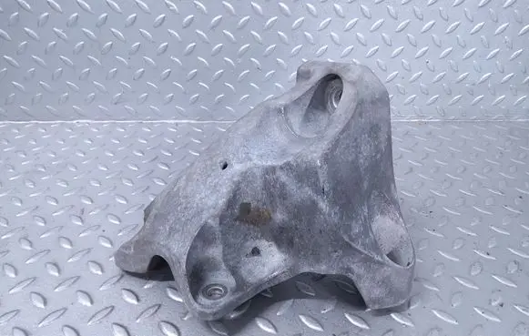 Cadillac ATS Engine mounting bracket 20841854