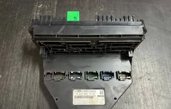 Mercedes-Benz C W204 Fuse module A2129007907 A2129015700 A2129024403