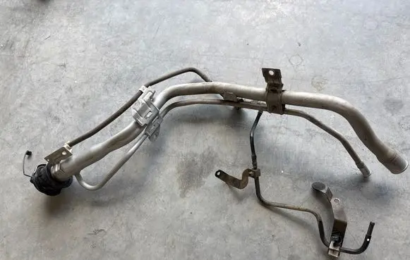 Toyota GT 86 Fuel tank filler neck pipe SU00301076