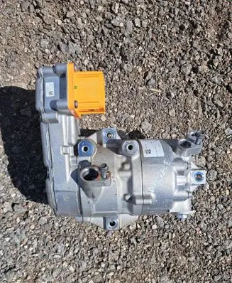 Renault Austral Air conditioning (A/C) compressor (pump) 926003994R