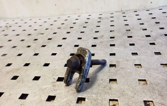 Nissan Qashqai Fuel Injector clamp holder