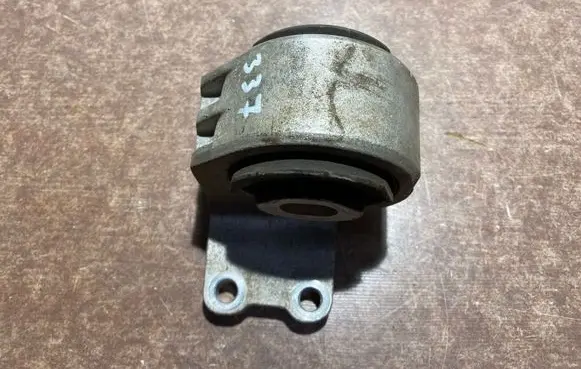 Land Rover Discovery 4 - LR4 Engine mount bracket 3318153211