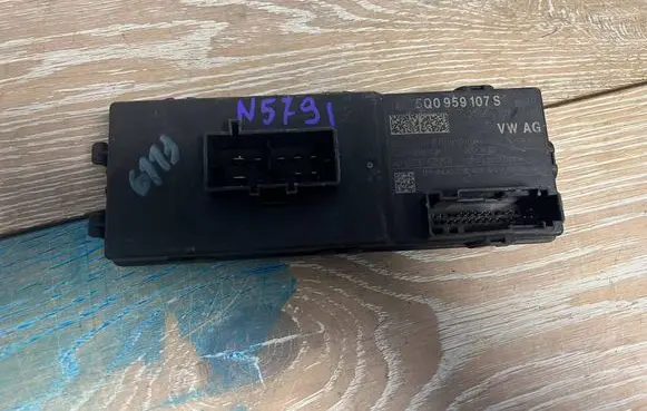 Skoda Kamiq Tailgate/trunk control unit/module 5Q0959107S