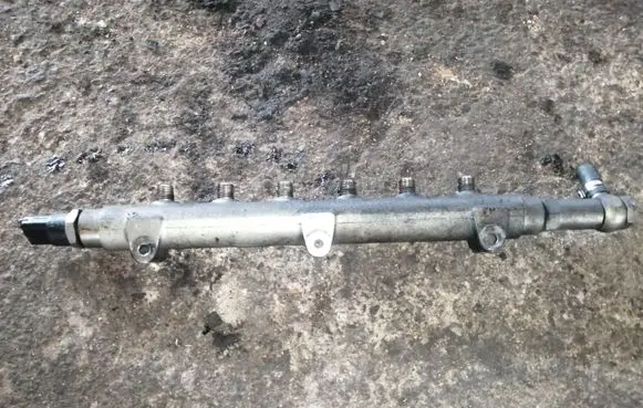 Volvo XC90 Fuel main line pipe