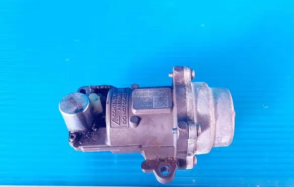 Ford Focus Gearbox / Transmission oil cooler RFJM5P7G393AB C5Z1H 20C3B0A