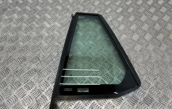 BMW 5 G30 G31 G38 Rear vent window glass 7336995