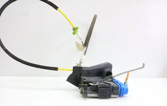 Audi A4 S4 B5 8D Rear door lock 8D0839015A