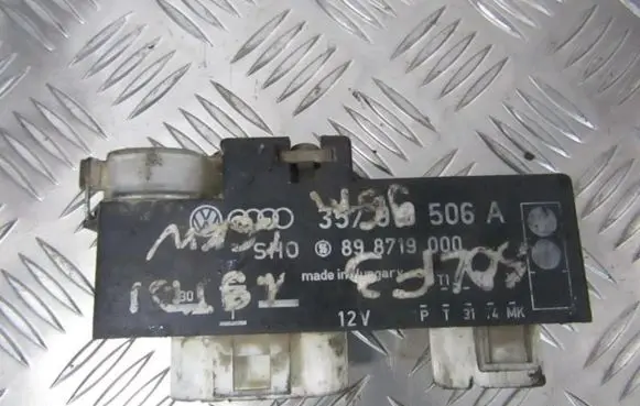Volkswagen Golf III Coolant fan relay 357919506a 898719000