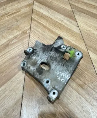 Nissan Navara D23 A/C compressor mount bracket 926140604R
