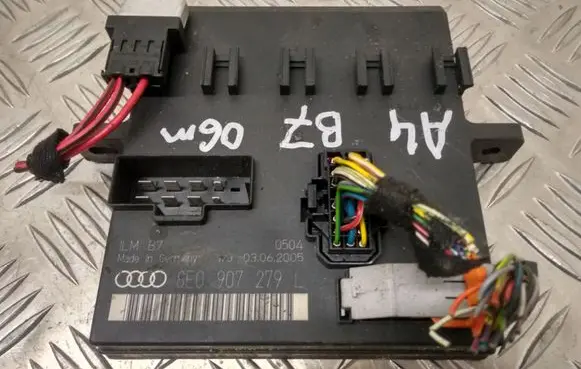 Audi A4 S4 B7 8E 8H Comfort/convenience module 8E0907279L