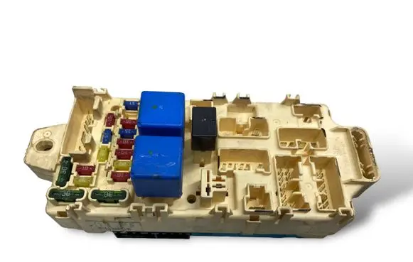 Mitsubishi Pajero Fuse module MR445951B