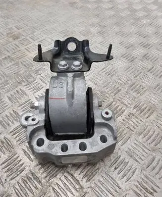 Toyota RAV 4 (XA50) Engine mount bracket