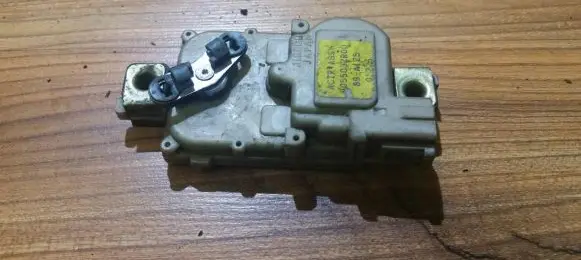 Nissan Prairie Air flap motor/actuator 9055032r00 89a125