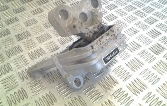 Alfa Romeo Giulietta Engine mount bracket 51879600