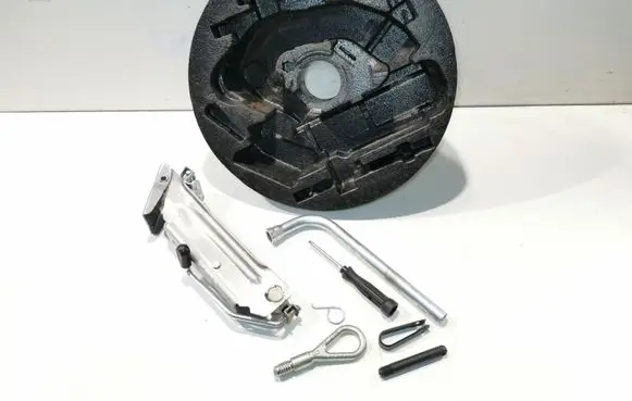 Audi A4 S4 B7 8E 8H Tool box 8E9012109E