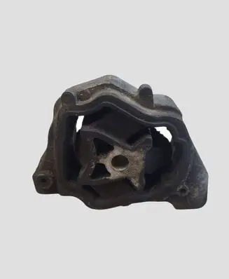 Volvo V70 Engine mount bracket 31330138