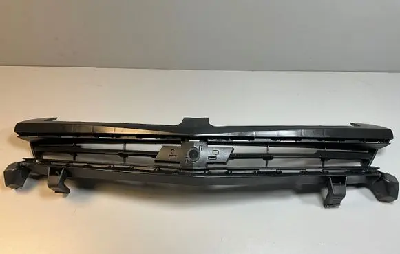 Chevrolet Camaro Front bumper upper radiator grill 23382784