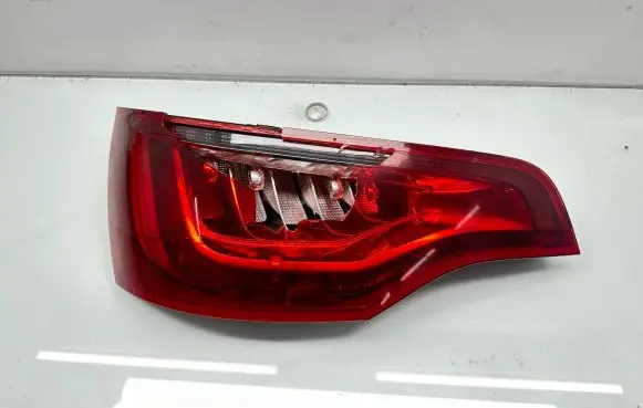 Audi Q7 4L Rear/tail lights 4L0945093F 21520101 AU716T2