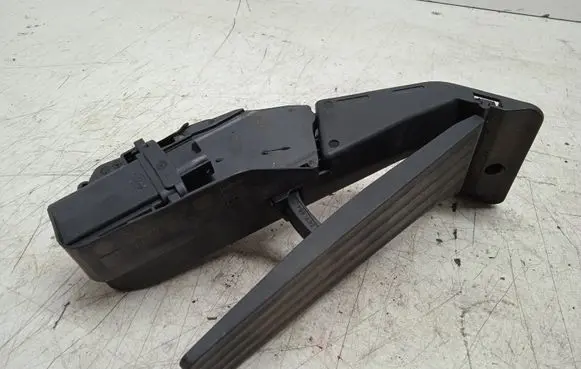 BMW X1 E84 Accelerator throttle pedal 7476650