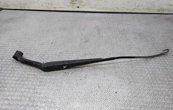 Mitsubishi Colt Front wiper blade arm
