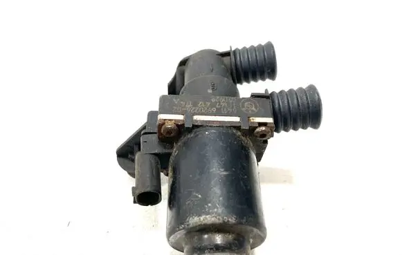 BMW 5 E60 E61 Coolant heater control valve 6920226 692022602 1147412174