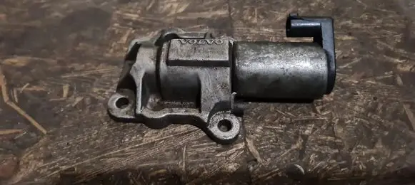 Volvo XC70 Camshaft vanos timing valve 8670421