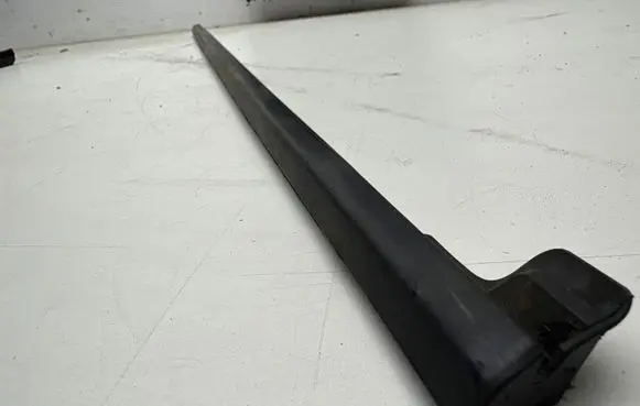 Skoda Fabia Mk3 (NJ) Rubber seal front door window/glass 6V0837477
