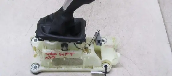Volvo S60 Gear selector/shifter in gearbox 
