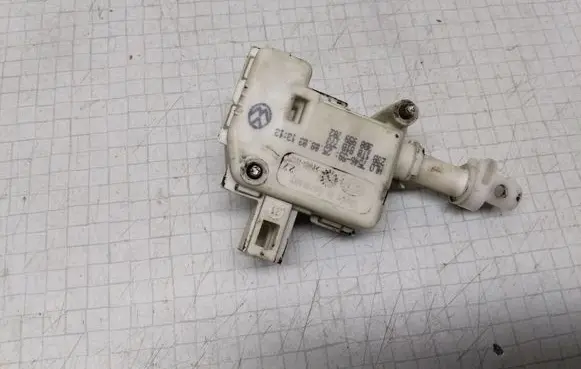Volkswagen Touran I Central locking motor 1T0810773 3B0959782