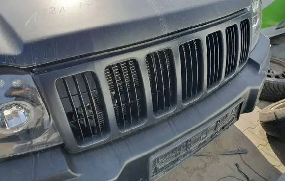 Jeep Grand Cherokee (WK) Front grill