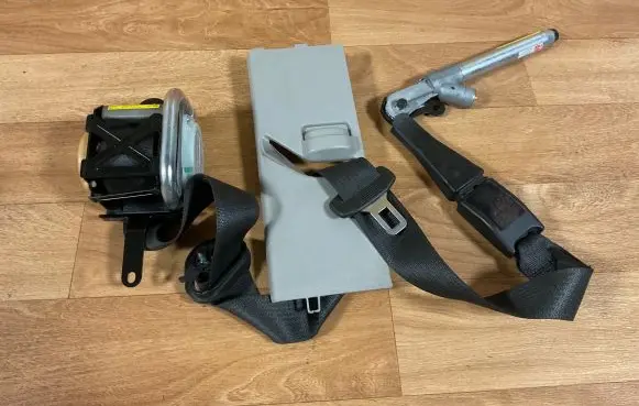 Opel Insignia A Front seatbelt 13303851 M111