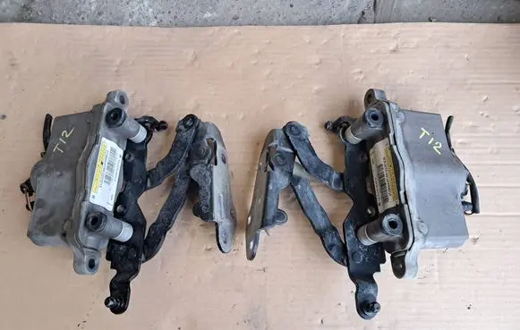 Mercedes-Benz E C207 W207 Engine bonnet/hood hinges A2129066201 A2129066301