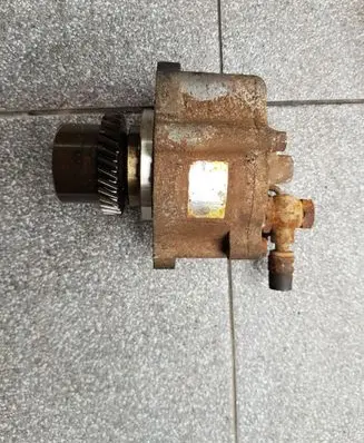 Toyota Land Cruiser (J120) Vacuum pump