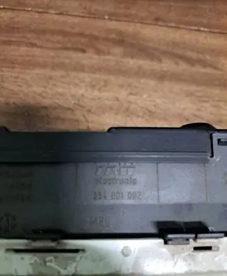 Volkswagen Golf III Speedometer (instrument cluster) 354001002