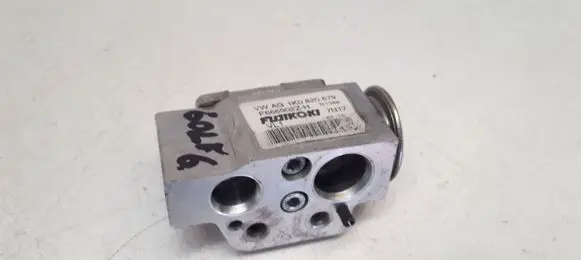 Volkswagen Golf VI Air conditioning (A/C) expansion valve 1K0820679