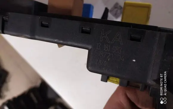 Opel Vectra C Fuse module 13181983 518721204