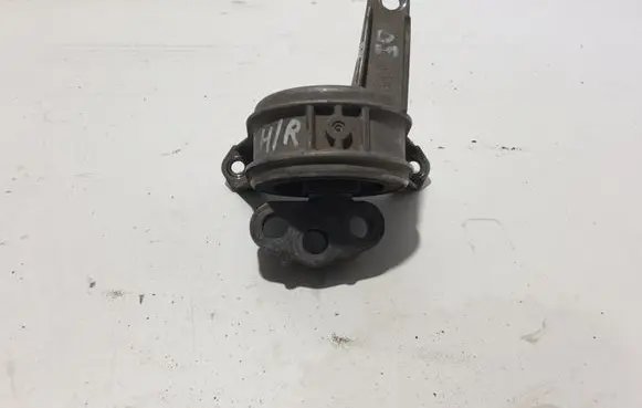 Opel Zafira B Engine mount bracket 13175268