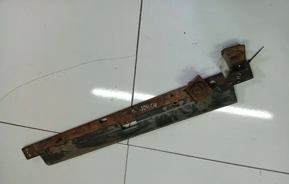 Radiator mount bracket