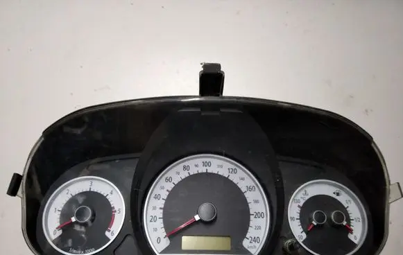 KIA Ceed Speedometer (instrument cluster) 940031H130