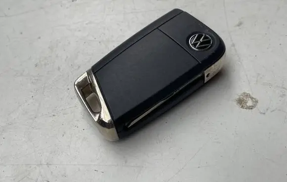 Volkswagen Touran III Rear glass lock/latch W305 5G695972DS