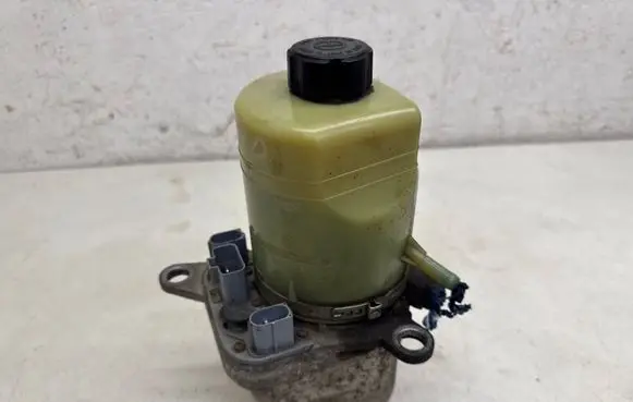 Ford Focus Power steering pump 4M513K514AD