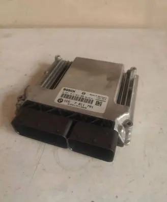 BMW 1 E81 E87 Engine control unit/module 7811701 0281015042
