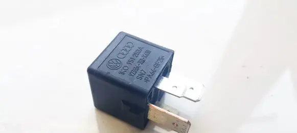 Volkswagen PASSAT B6 Other relay 1k0951253a
