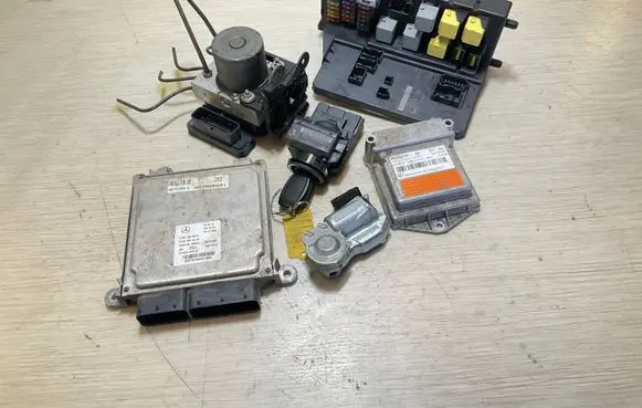 Mercedes-Benz Sprinter W906 Engine control unit/module A6519000601 A6519019400 A9069001601