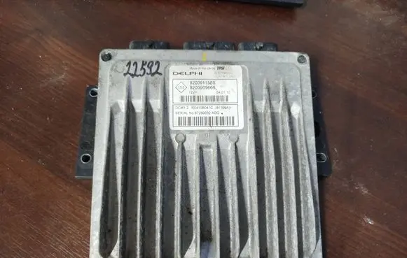 Renault Kangoo I Engine control unit/module 8200911560 8200909666