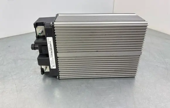 Land Rover Defender Hybrid / electric car battery L8B210C784BD