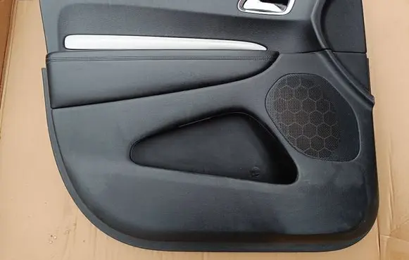 Dodge Durango III Front door card panel trim 632C169 1GD79TRM 292088